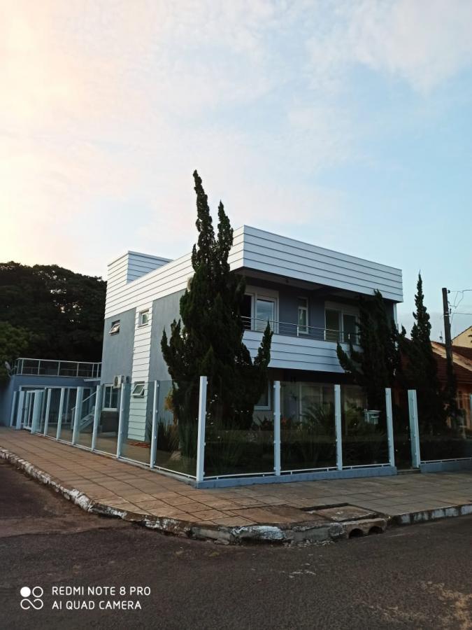 Casa à venda com 3 quartos, 250m² - Foto 1