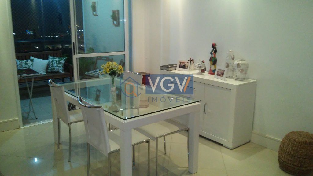 Apartamento à venda com 2 quartos, 67m² - Foto 4