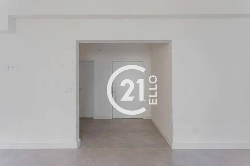 Apartamento para alugar com 3 quartos, 209m² - Foto 13