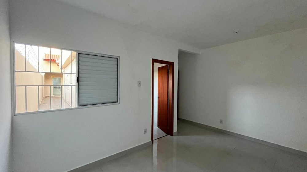 Casa à venda com 3 quartos, 360m² - Foto 2