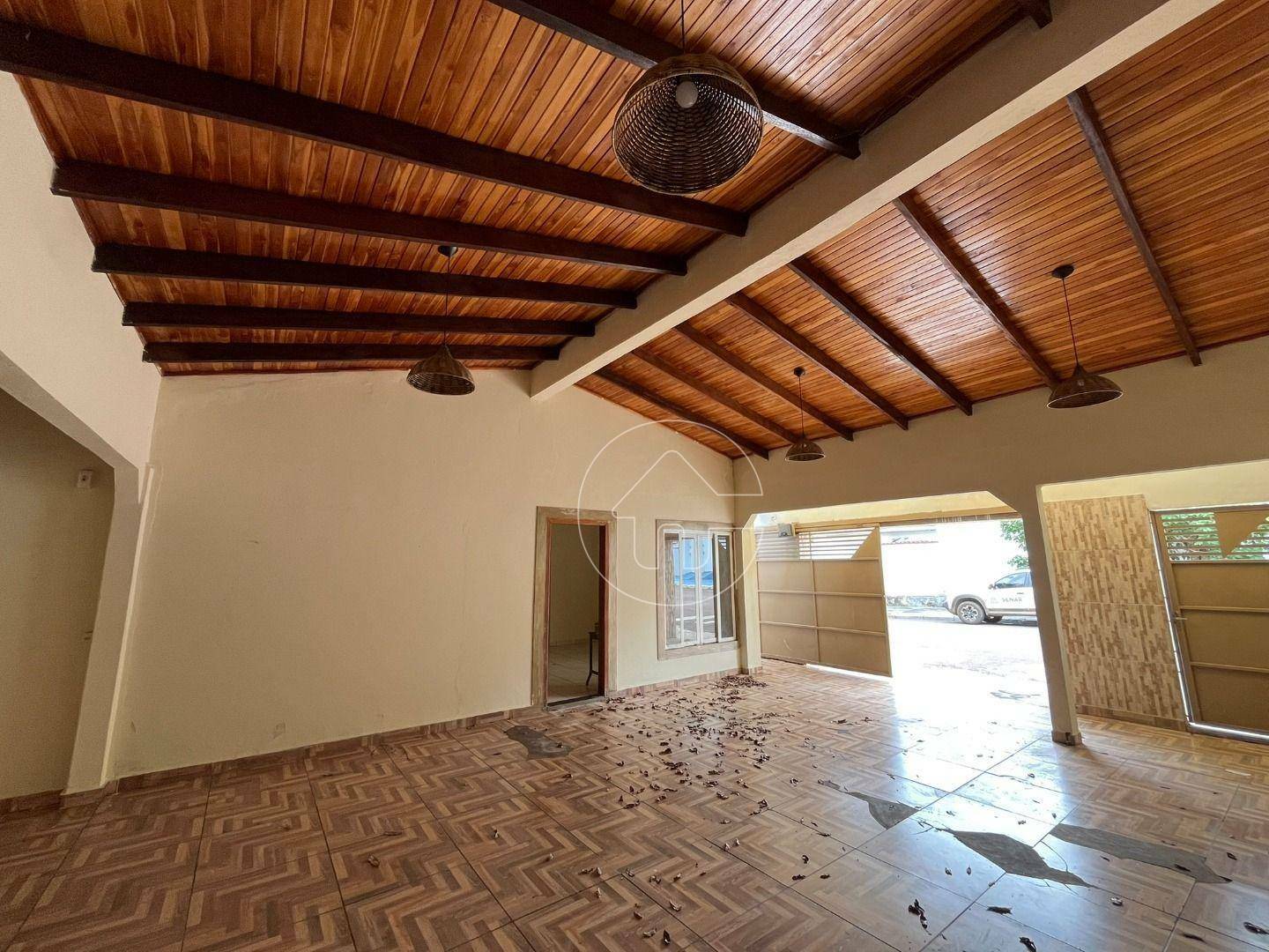 Casa à venda com 3 quartos, 220m² - Foto 1