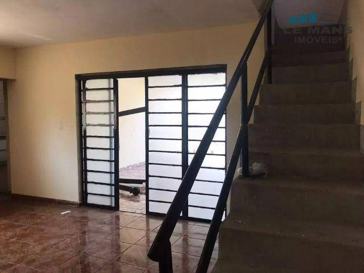 Casa para alugar com 3 quartos, 197m² - Foto 9