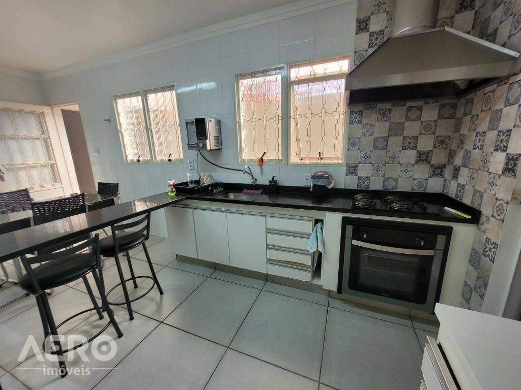 Casa à venda com 2 quartos, 126m² - Foto 5