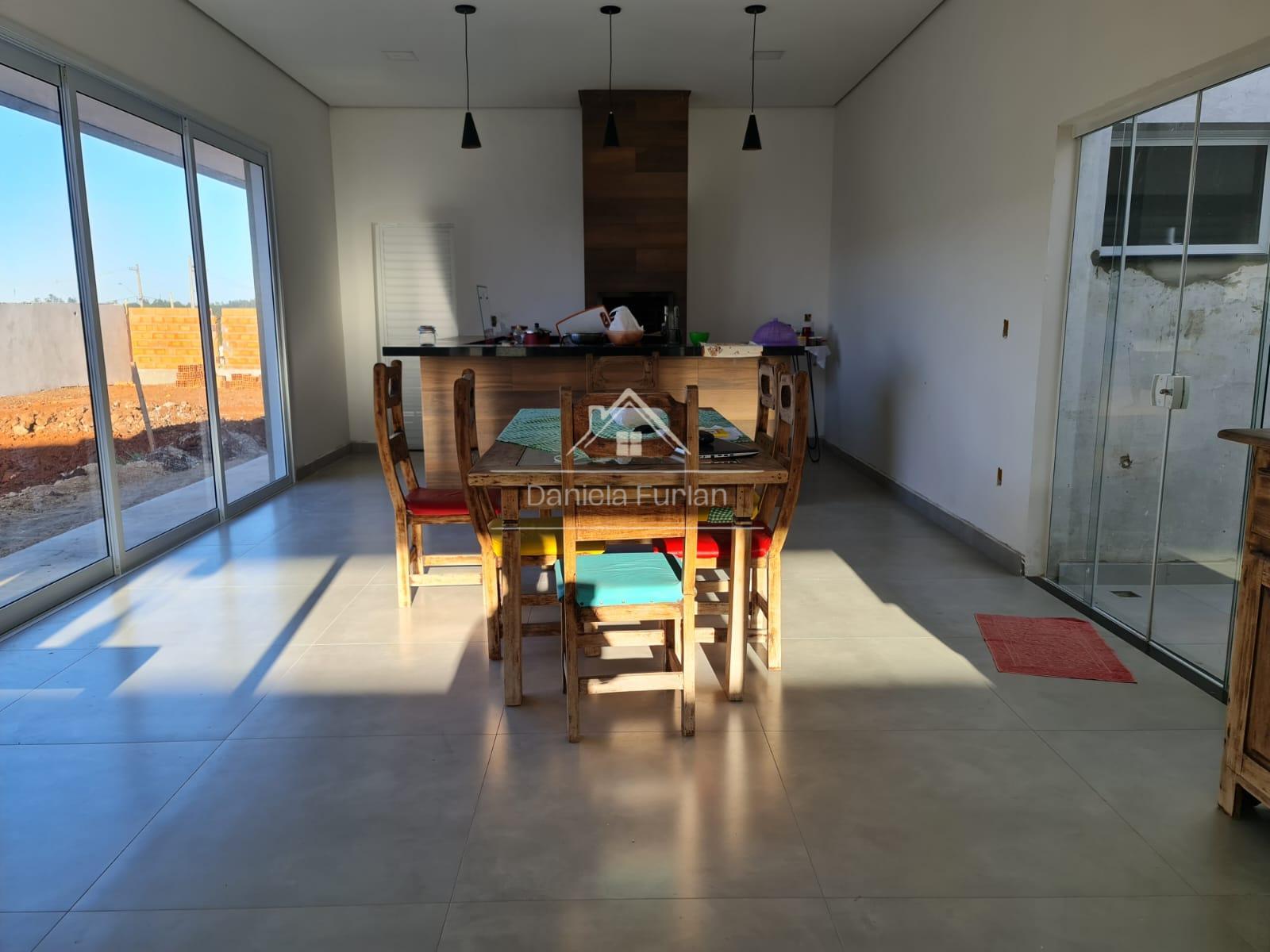 Casa de Condomínio à venda com 4 quartos, 320m² - Foto 3