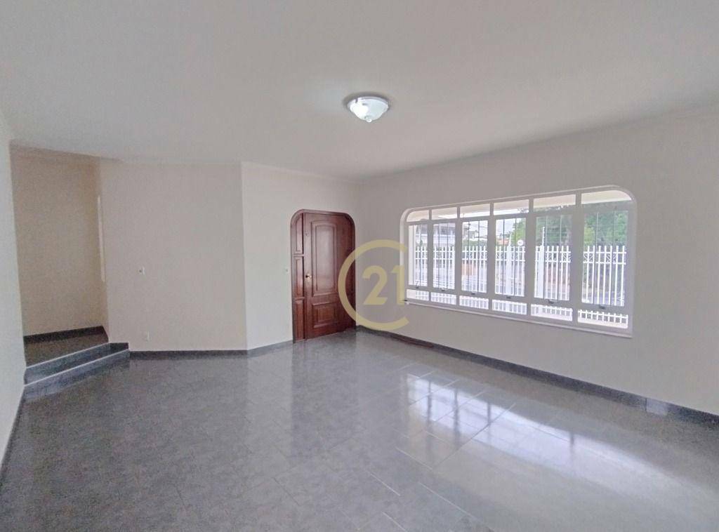 Casa à venda com 4 quartos, 260m² - Foto 4