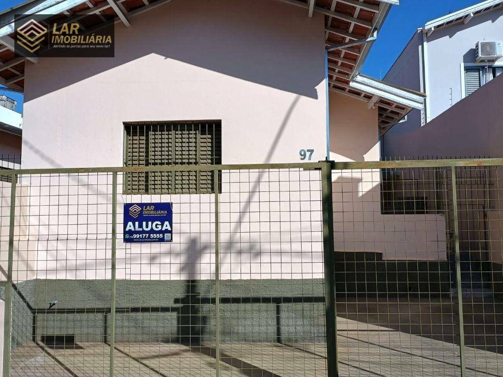 Casa para alugar com 3 quartos, 90m² - Foto 1