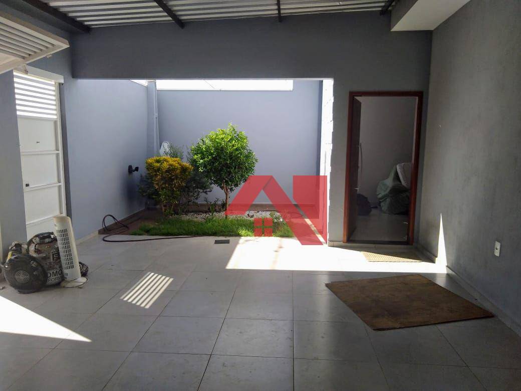 Casa à venda com 2 quartos, 115m² - Foto 1