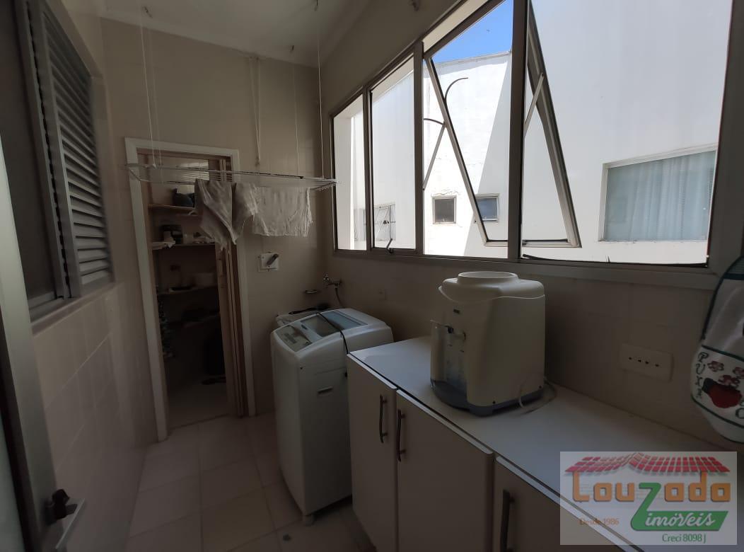 Apartamento à venda com 3 quartos, 236m² - Foto 9