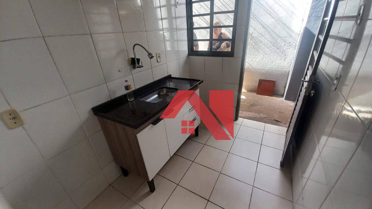 Casa para alugar com 2 quartos, 100m² - Foto 5
