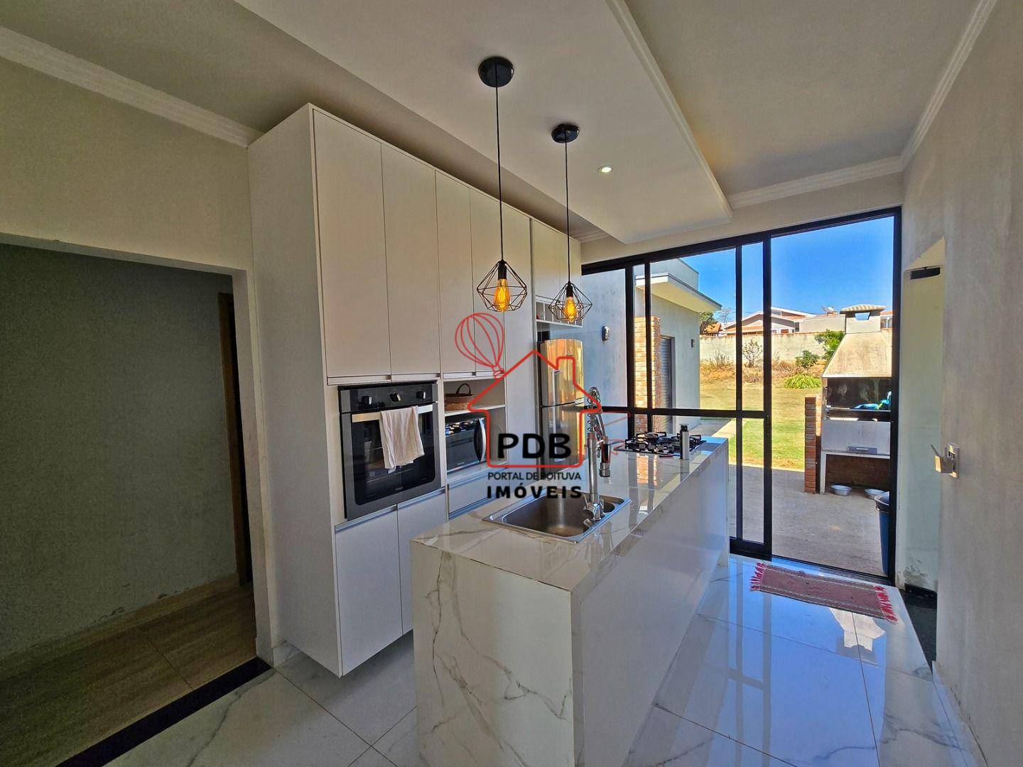 Chácara, 3 quartos, 900 m² - Foto 1