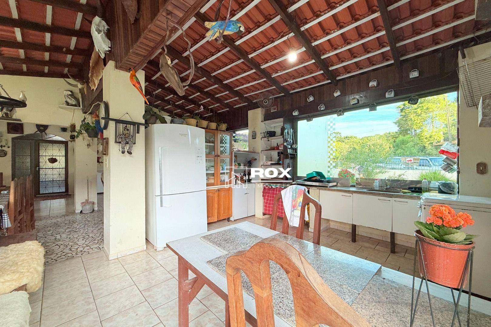Chácara à venda com 6 quartos, 350m² - Foto 8