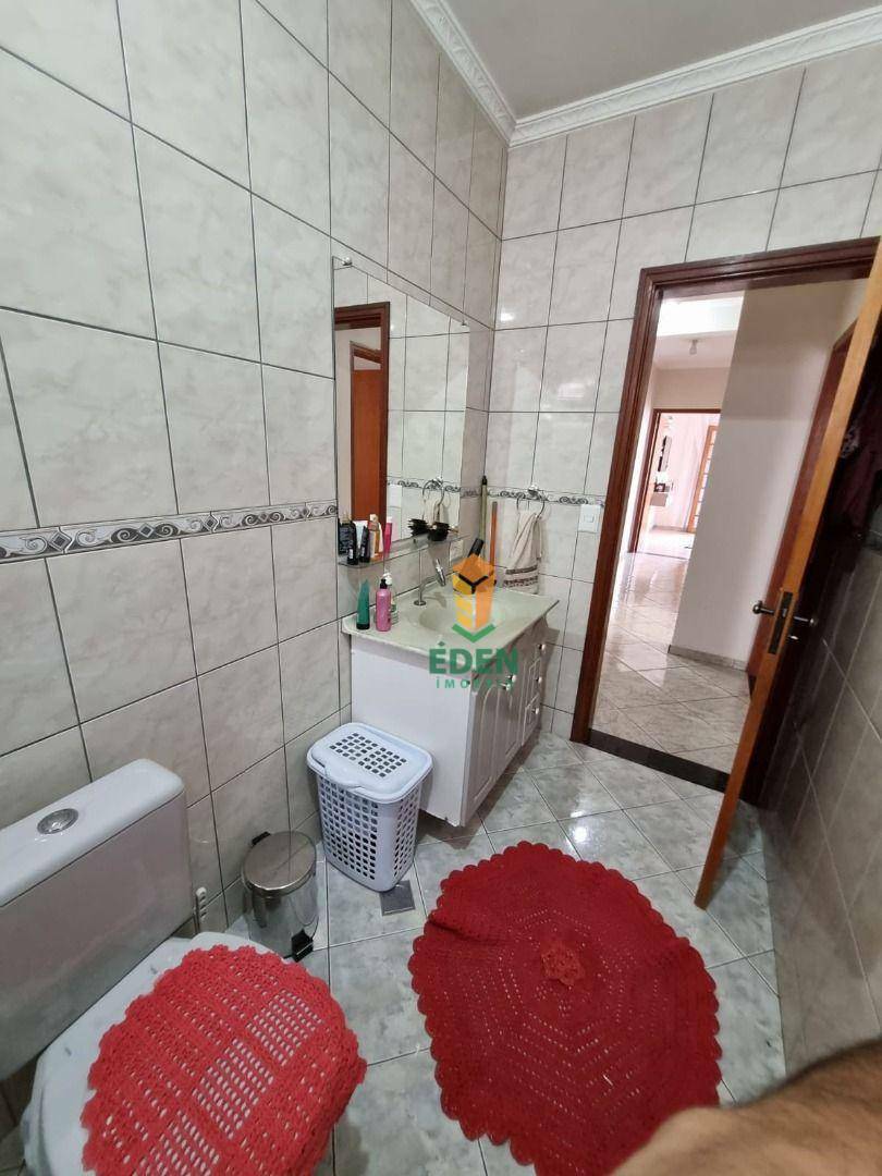 Casa à venda com 3 quartos, 218m² - Foto 25