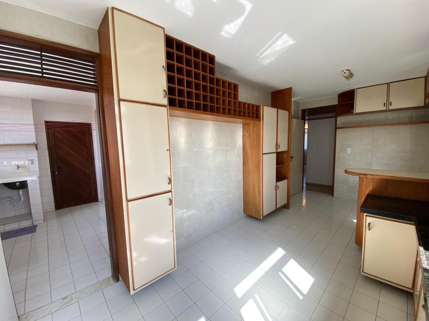 Apartamento para alugar com 3 quartos, 187m² - Foto 8