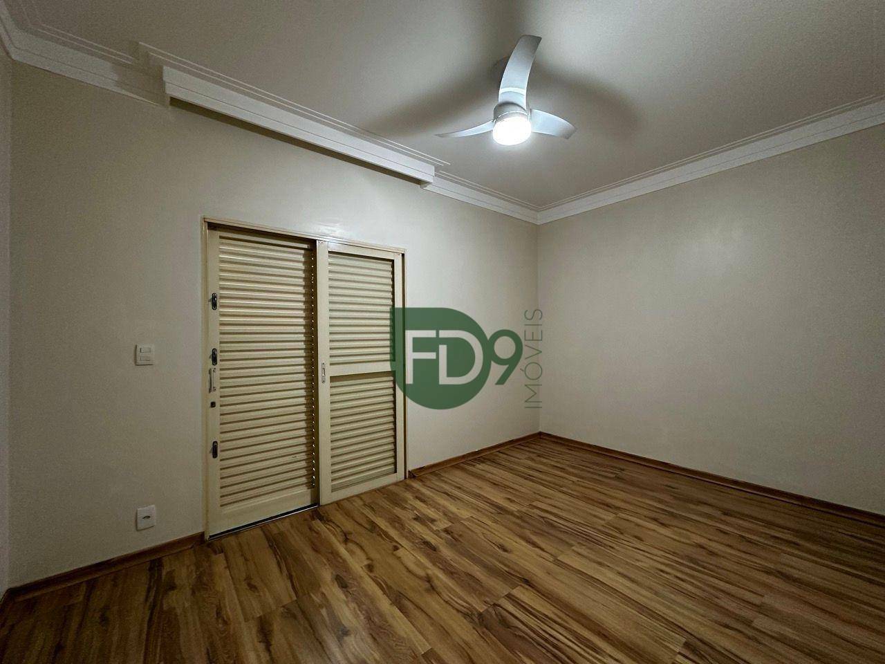 Casa à venda com 4 quartos, 290m² - Foto 24