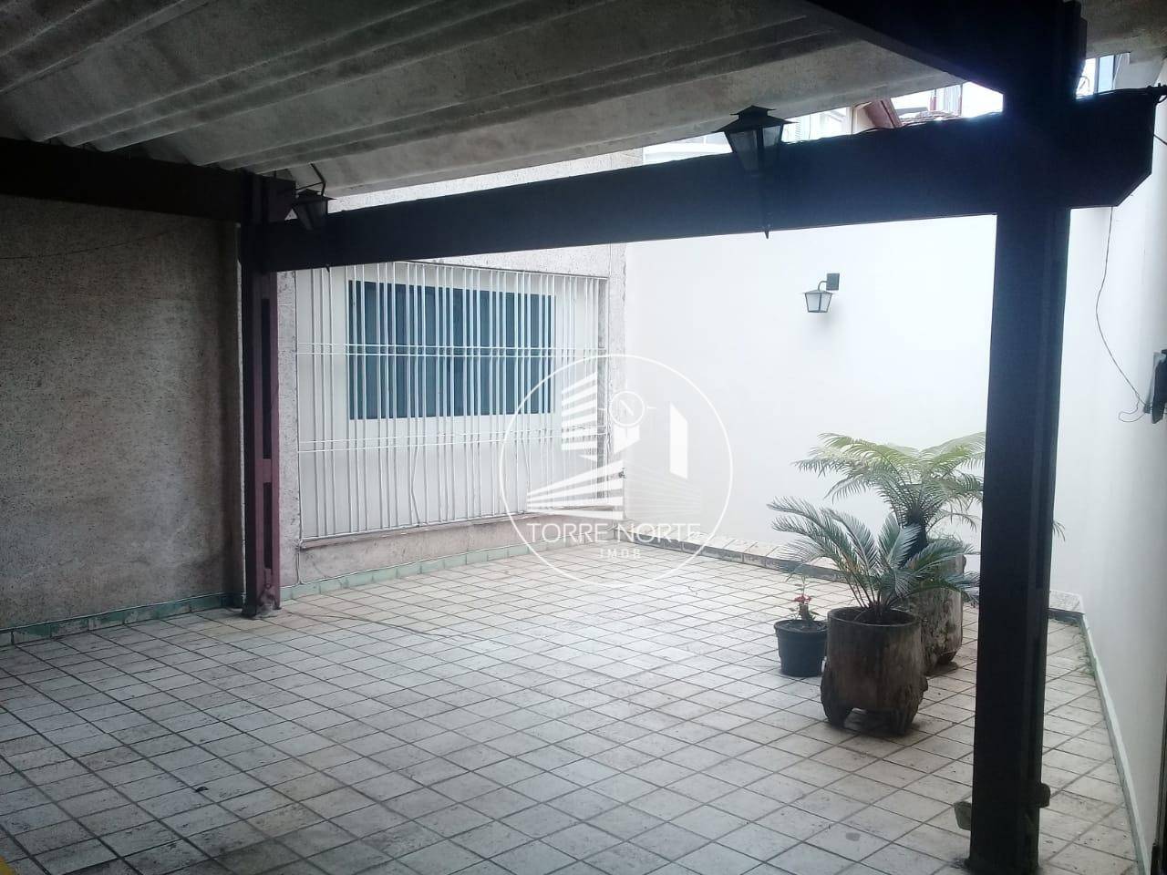 Casa à venda com 3 quartos, 300m² - Foto 1