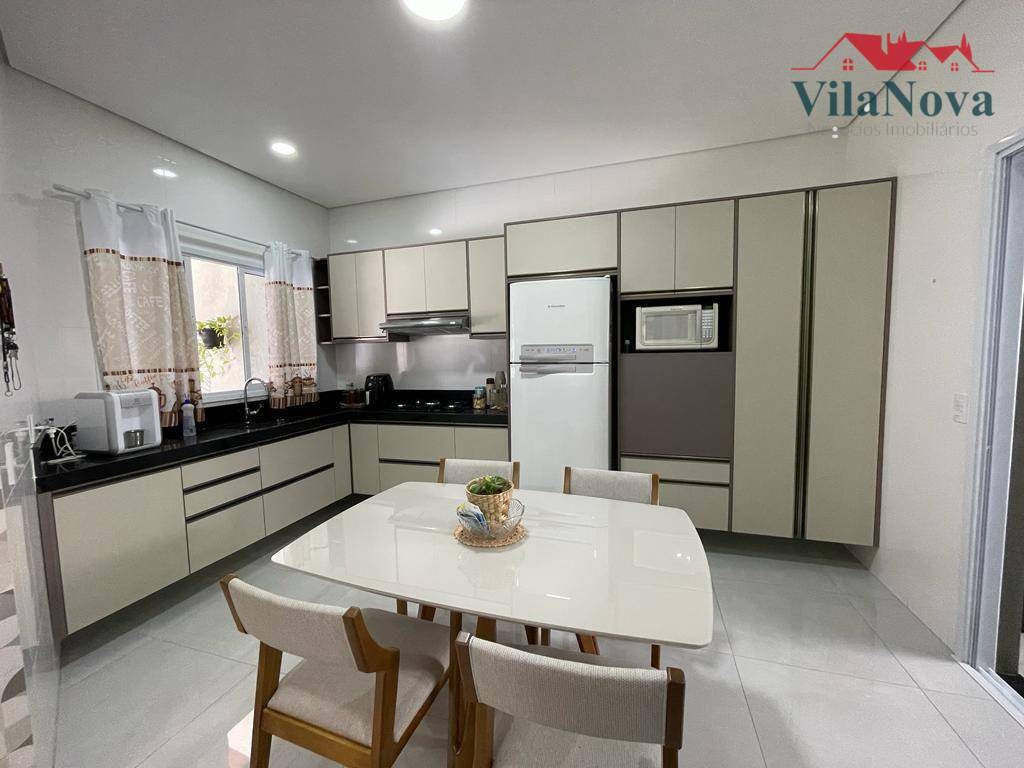 Casa à venda com 3 quartos, 137m² - Foto 4