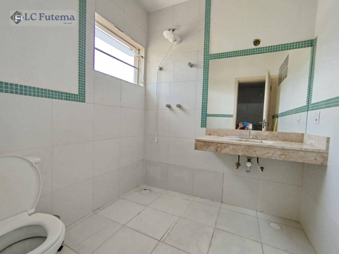 Casa de Condomínio para alugar com 3 quartos, 300m² - Foto 22