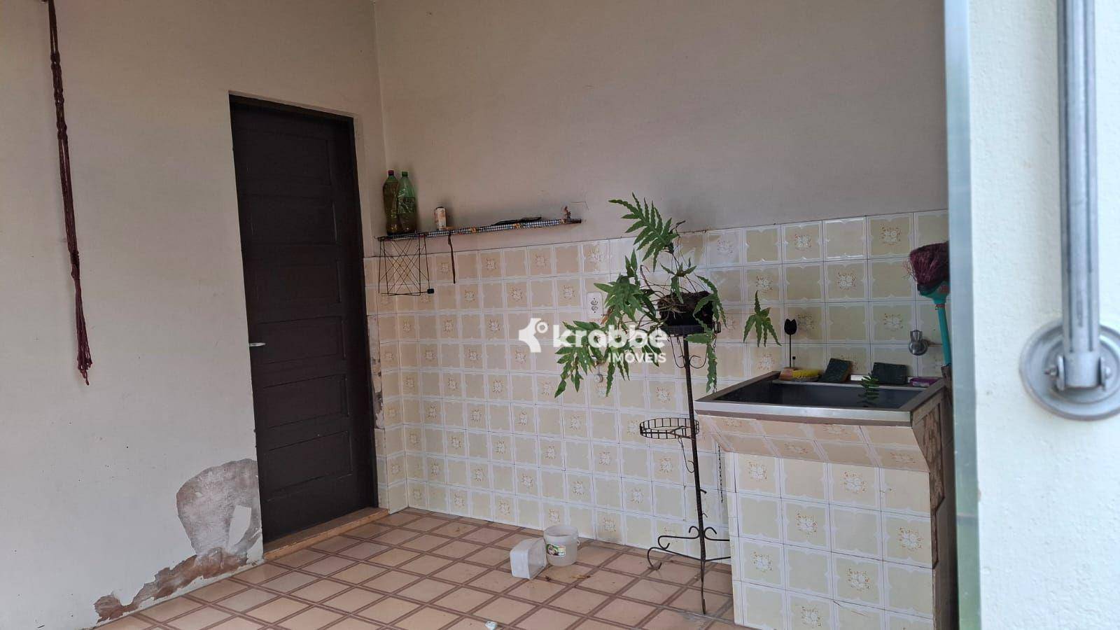 Casa para alugar com 4 quartos, 132m² - Foto 2