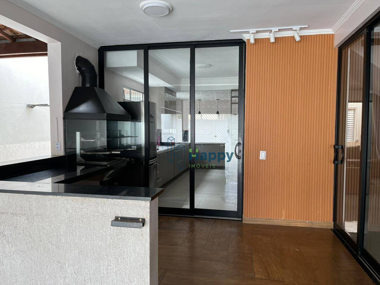 Casa à venda e aluguel com 4 quartos, 218m² - Foto 2