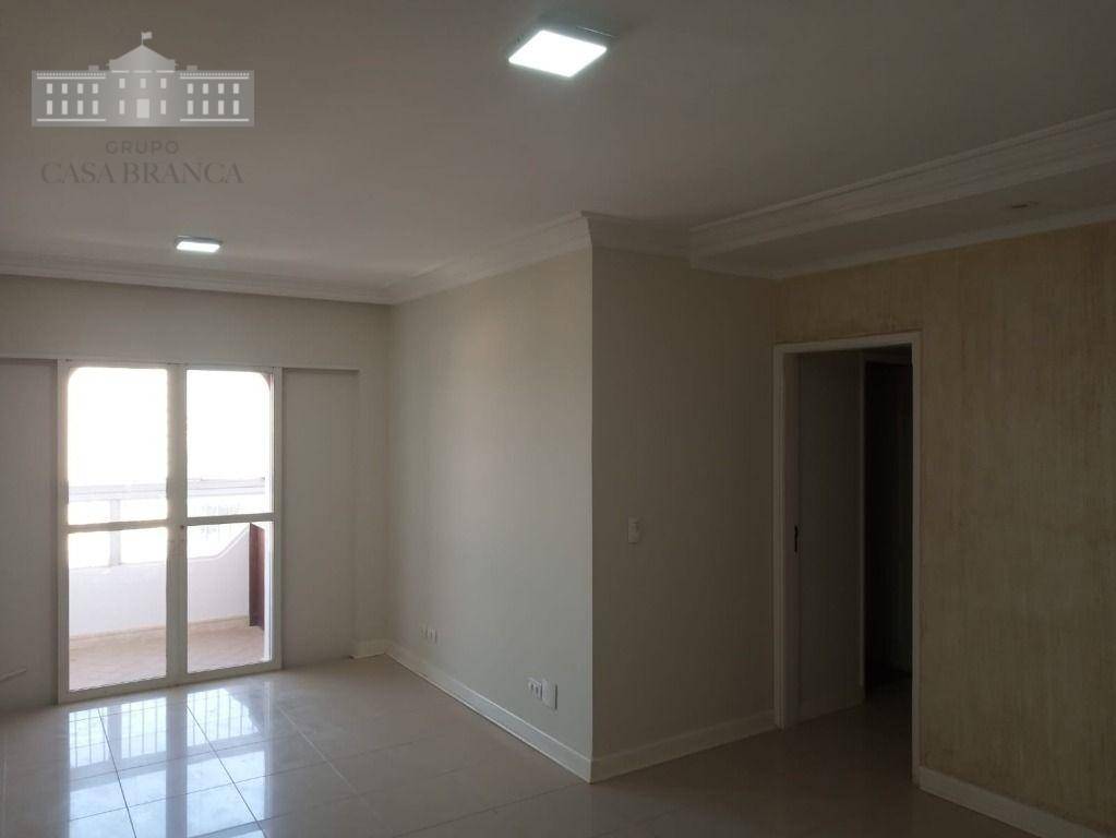 Apartamento à venda com 3 quartos, 107m² - Foto 2