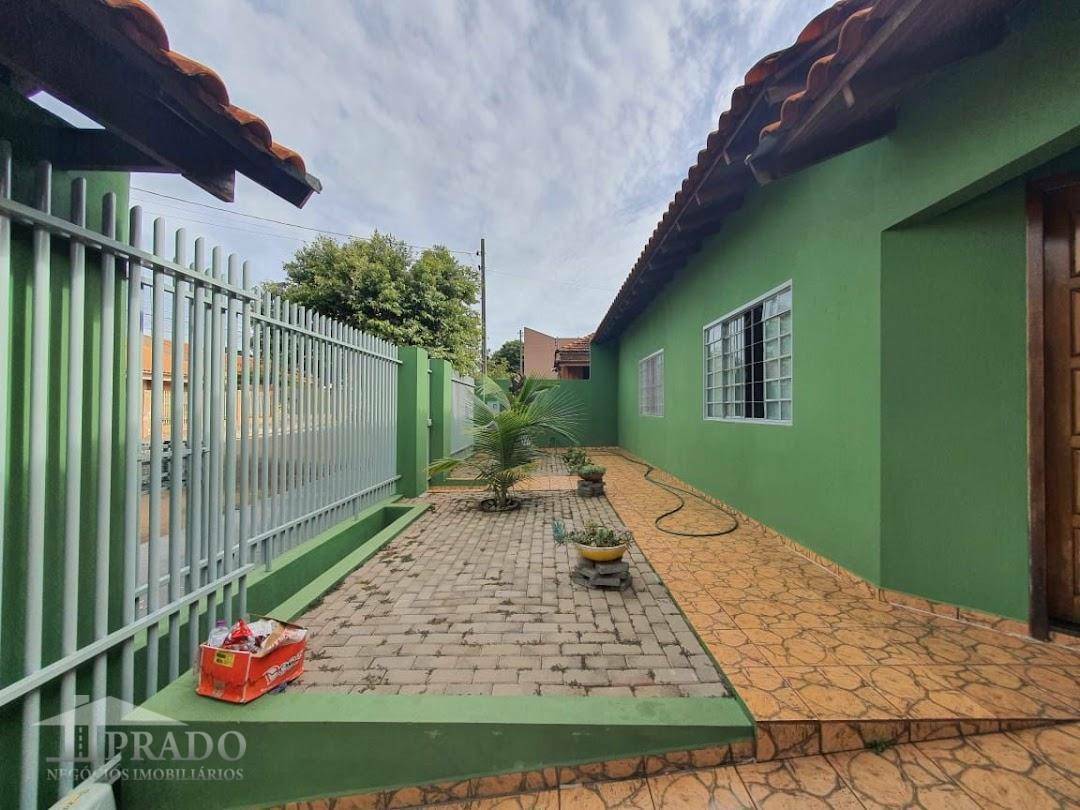 Casa à venda com 4 quartos, 262m² - Foto 2