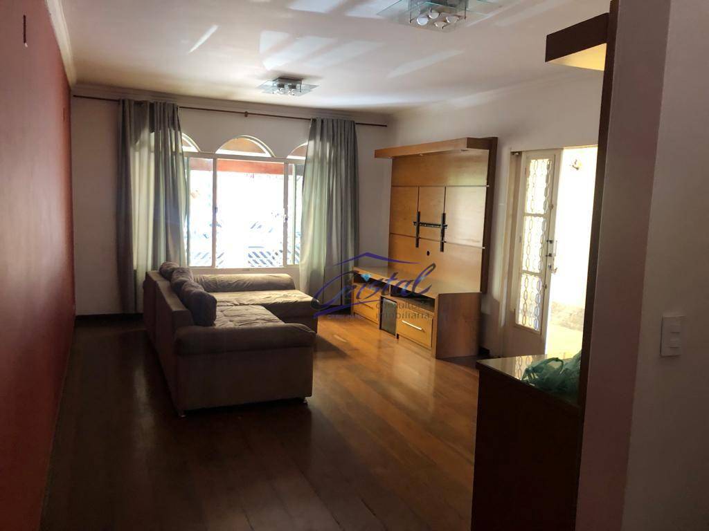 Casa à venda com 3 quartos, 228m² - Foto 1