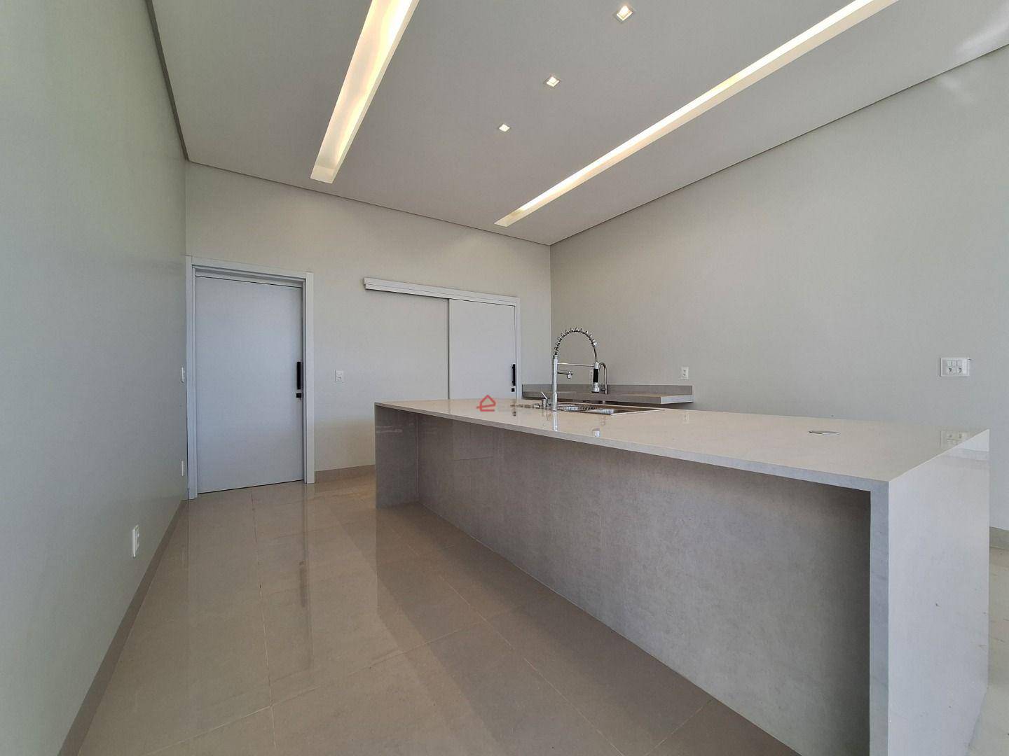 Casa à venda com 3 quartos, 218m² - Foto 6