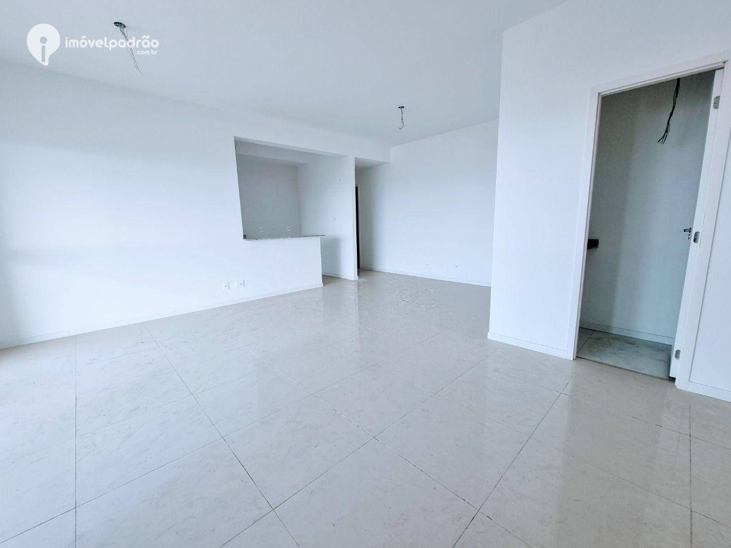 Apartamento à venda com 3 quartos, 125m² - Foto 2