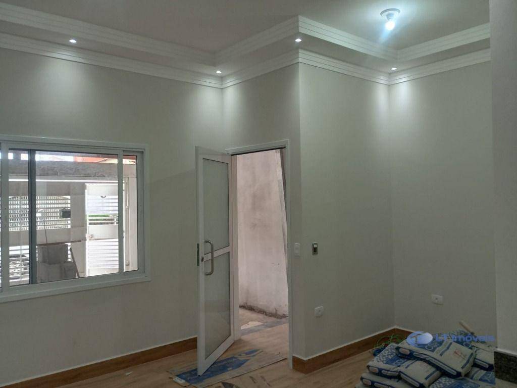 Casa à venda com 3 quartos, 88m² - Foto 1