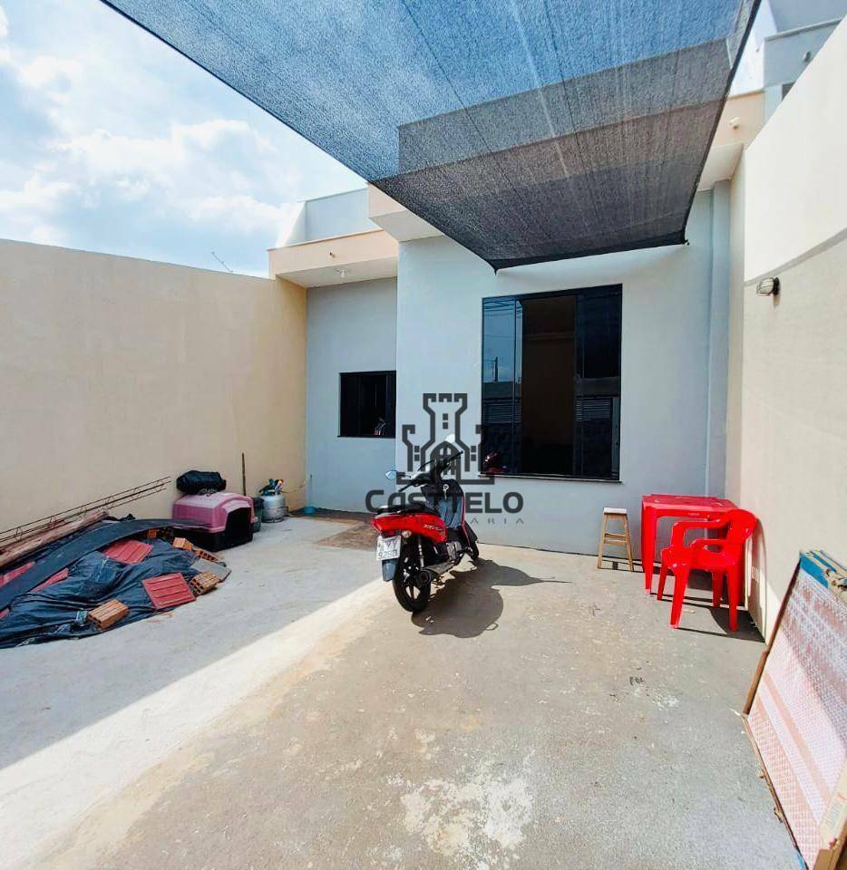 Casa à venda com 3 quartos, 84m² - Foto 1