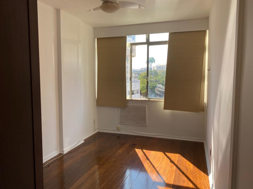 Apartamento à venda com 4 quartos, 140m² - Foto 9