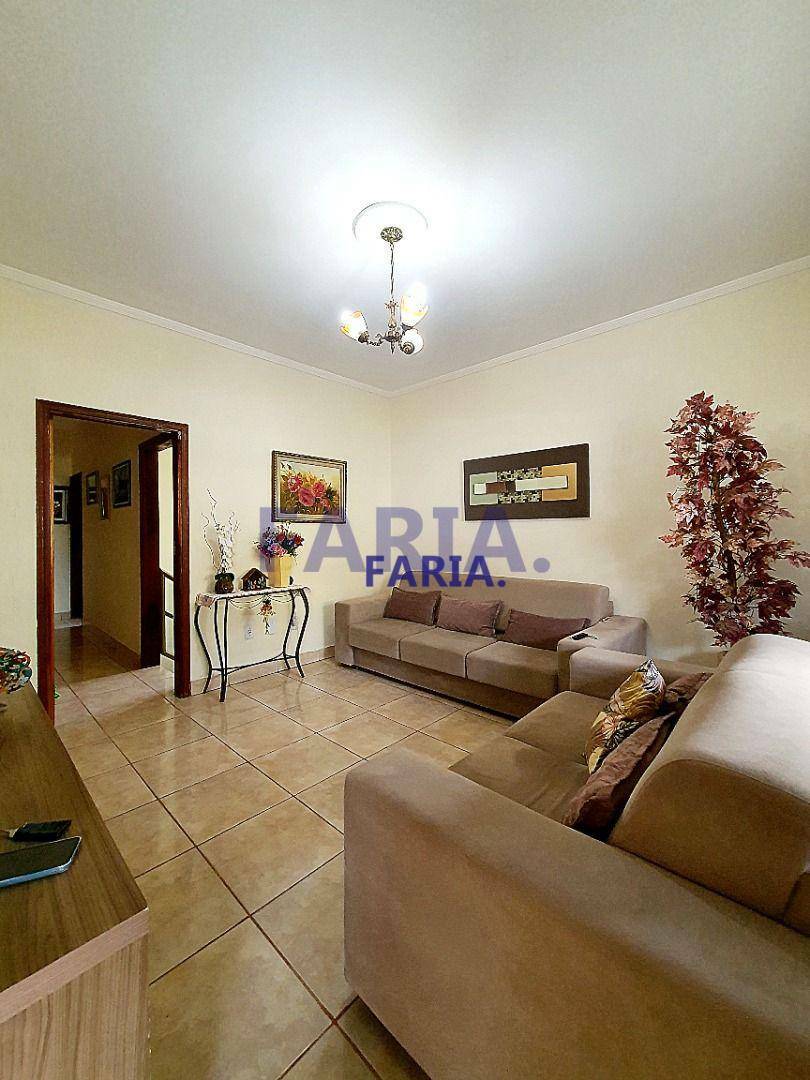 Casa à venda com 4 quartos, 220m² - Foto 5