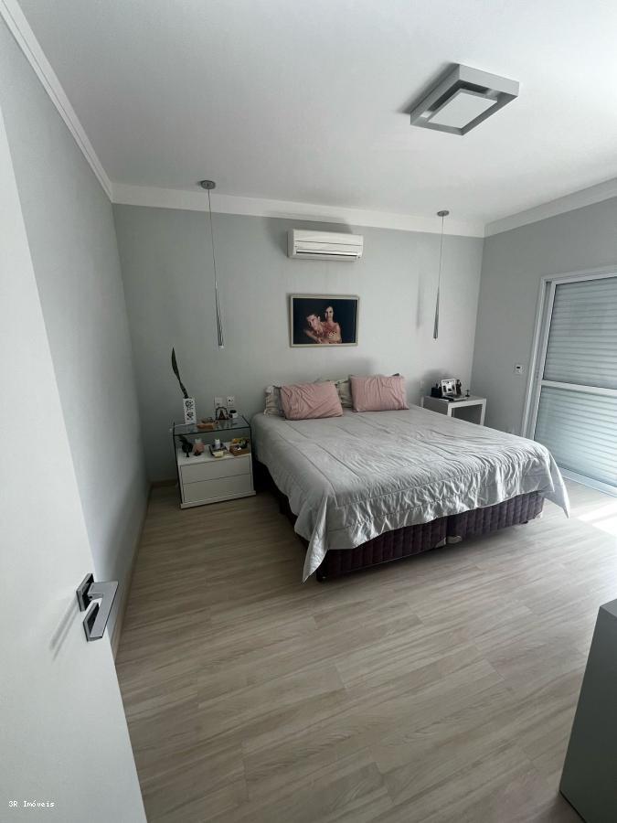 Casa de Condomínio à venda com 3 quartos, 273m² - Foto 2