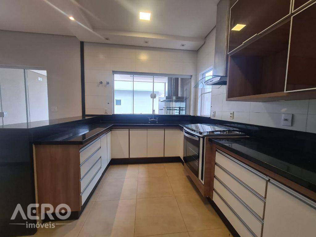 Casa de Condomínio à venda com 3 quartos, 240m² - Foto 12