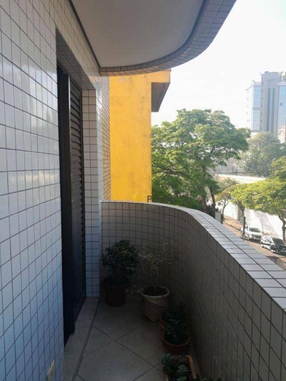 Apartamento para alugar com 3 quartos, 130m² - Foto 7