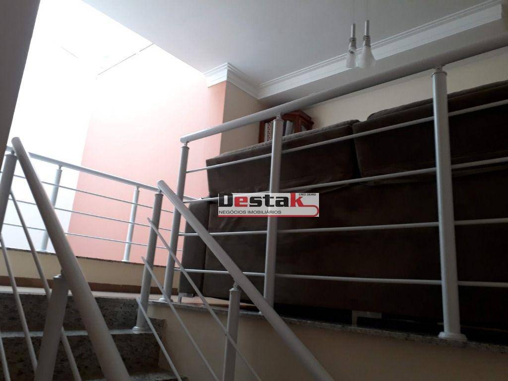 Sobrado à venda com 3 quartos, 239m² - Foto 11