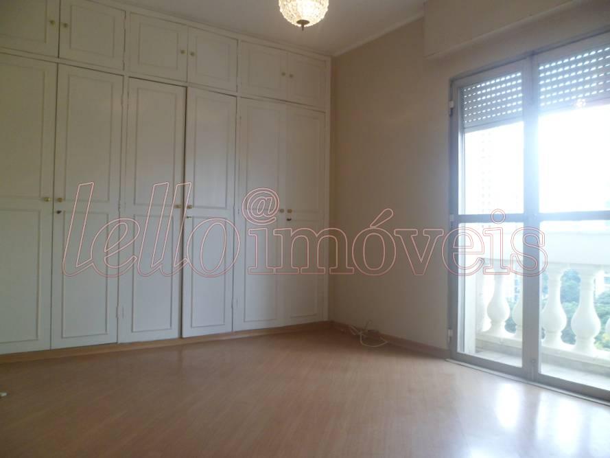 Apartamento para alugar com 3 quartos, 140m² - Foto 13