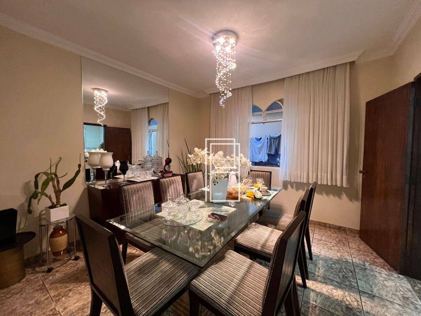 Casa à venda com 3 quartos, 230m² - Foto 1