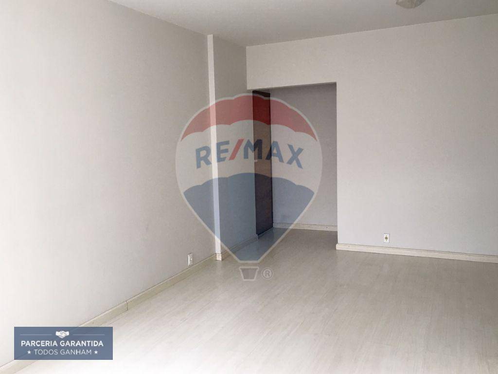 Apartamento à venda com 2 quartos, 78m² - Foto 4