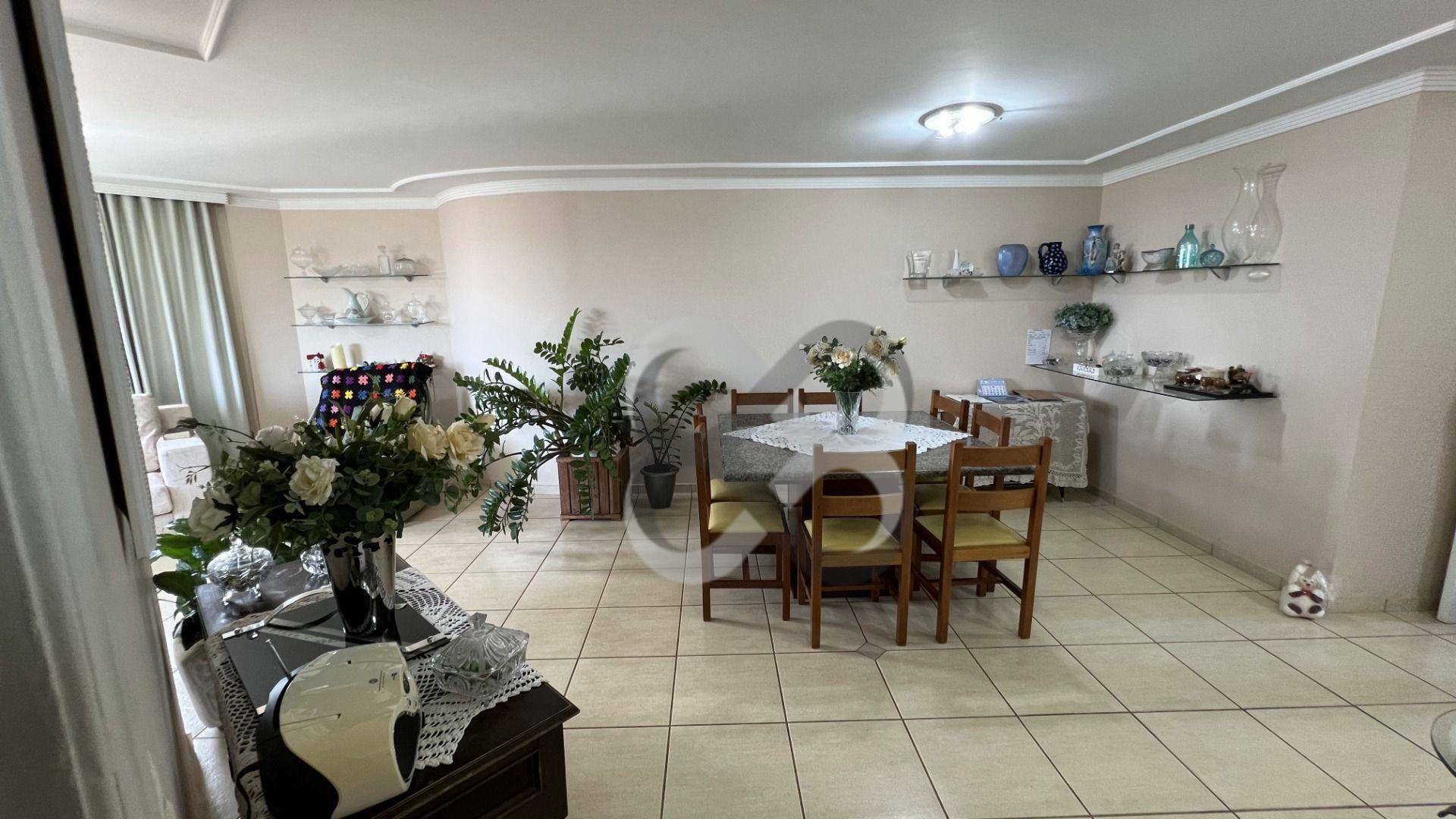 Apartamento à venda com 3 quartos, 168m² - Foto 2