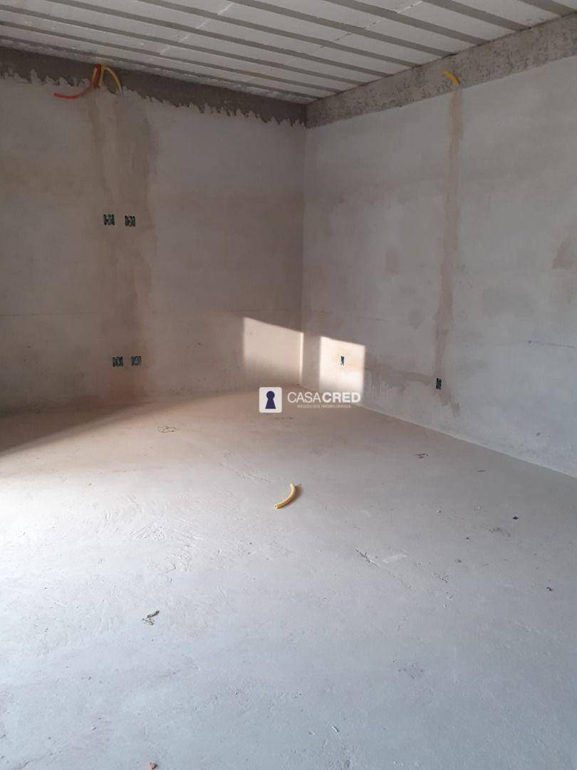 Casa à venda com 4 quartos, 600m² - Foto 2