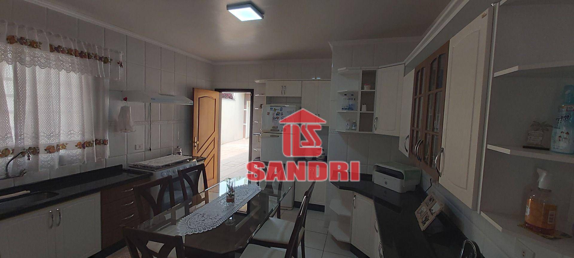 Casa à venda com 4 quartos, 205m² - Foto 18