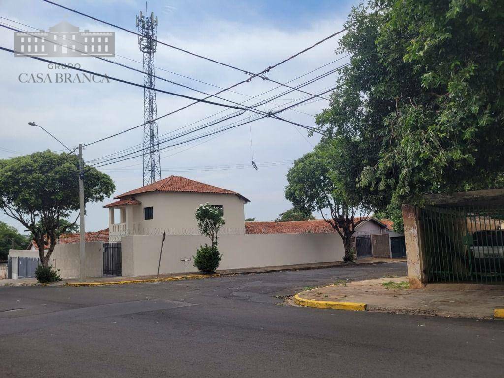 Sobrado à venda com 4 quartos, 120m² - Foto 1