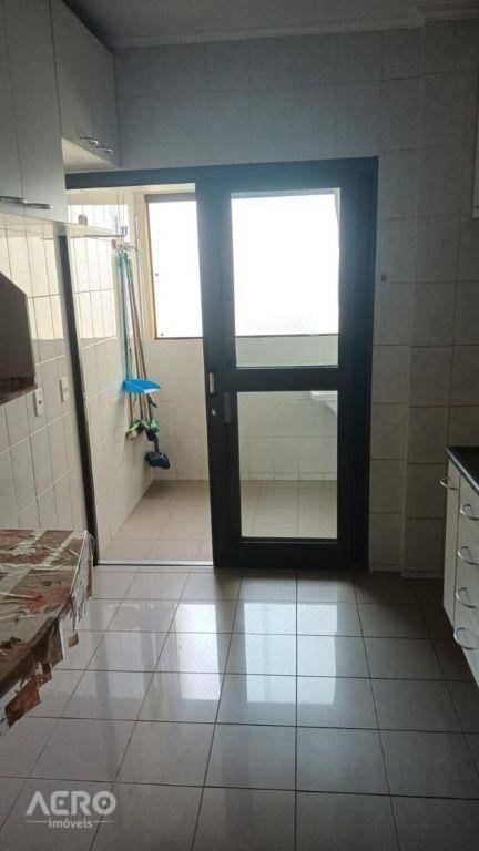 Apartamento à venda com 3 quartos, 90m² - Foto 5