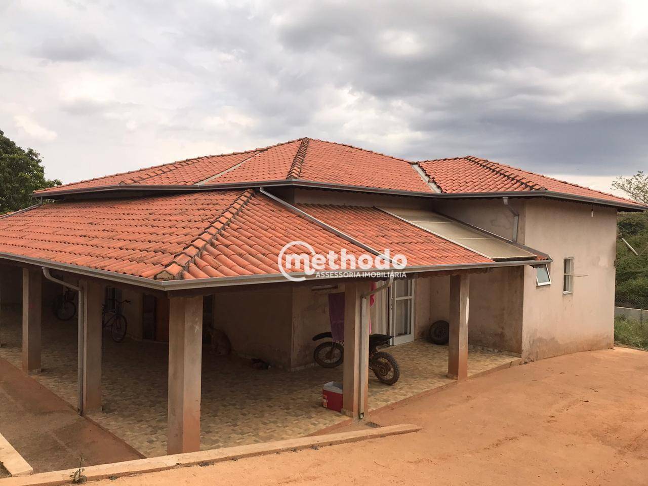 Chácara à venda com 4 quartos, 287m² - Foto 1