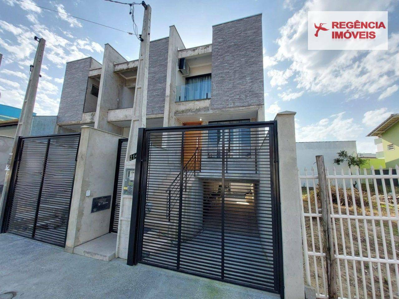 Casa à venda com 3 quartos, 146m² - Foto 1