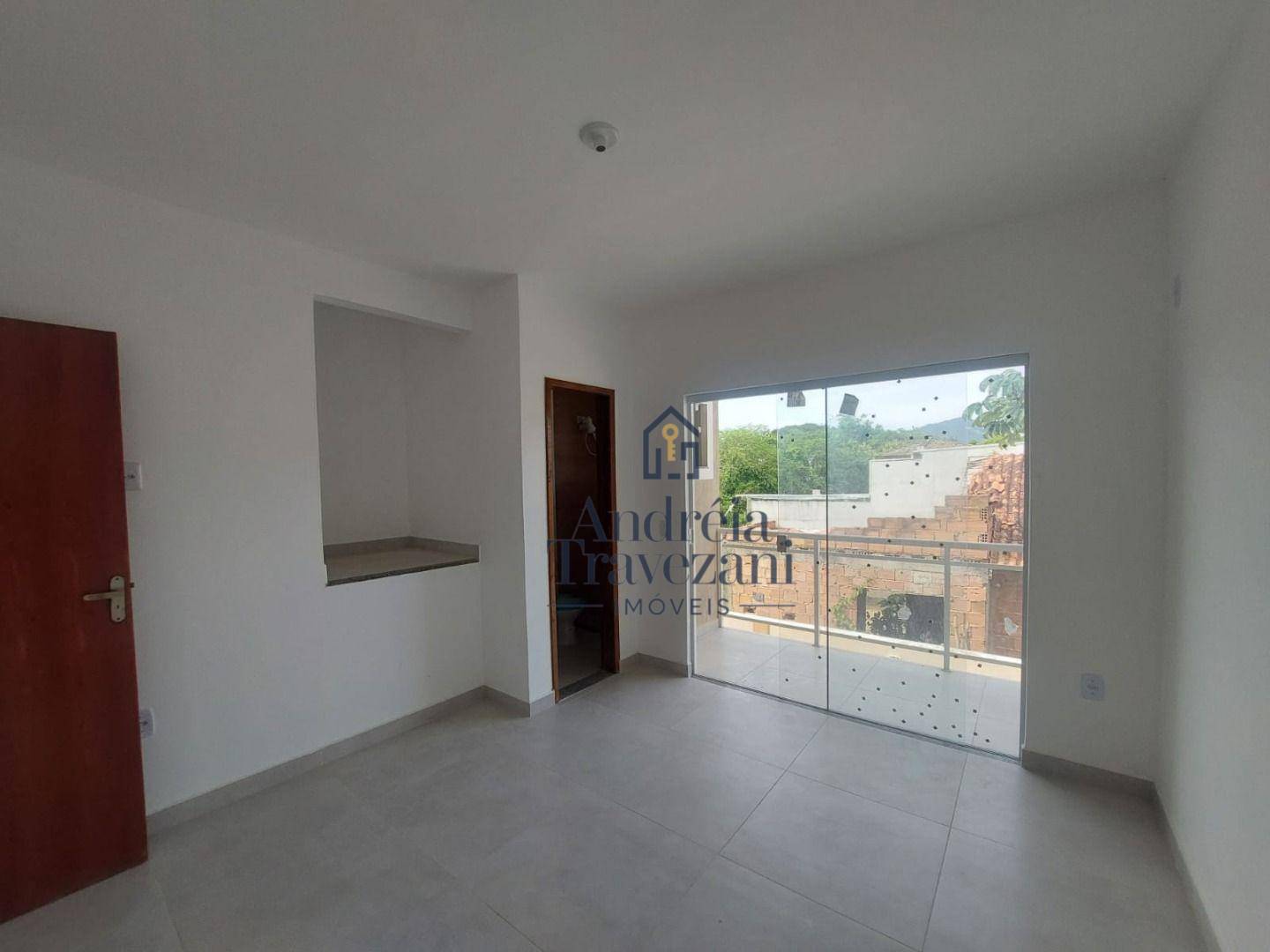 Casa à venda com 2 quartos, 75m² - Foto 2