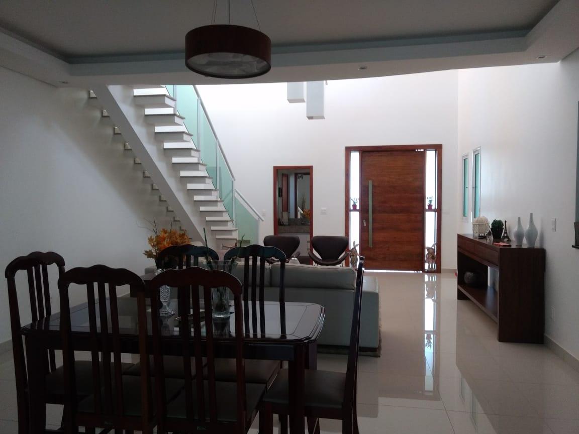 Casa à venda com 3 quartos, 314m² - Foto 1