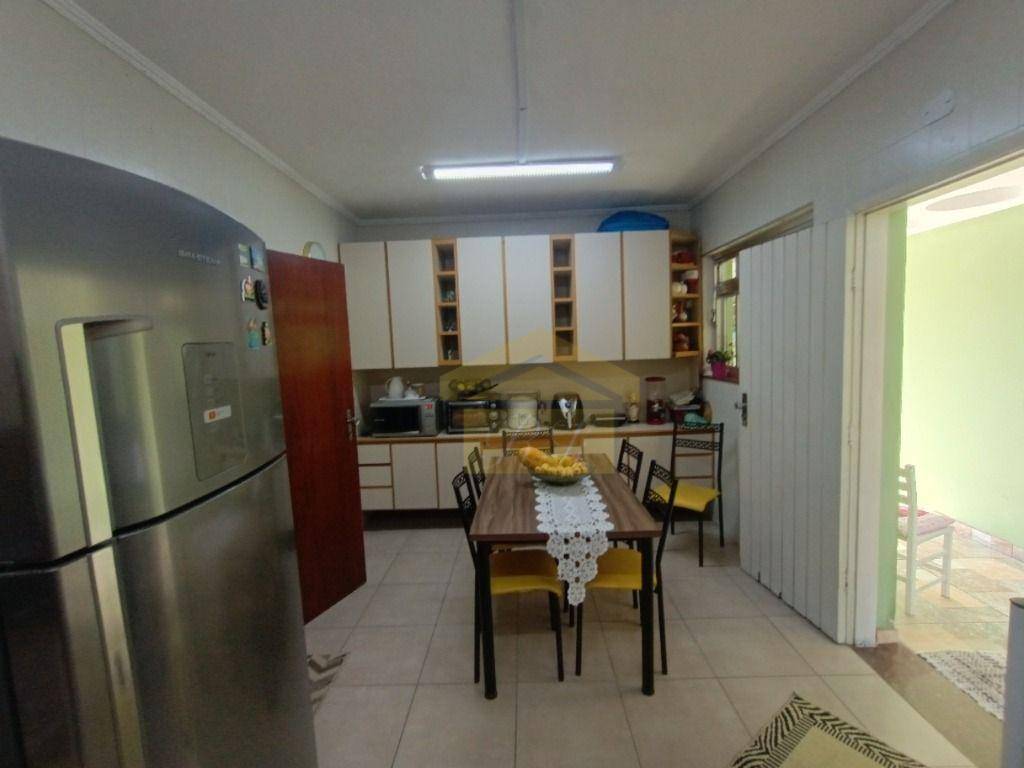 Casa à venda com 4 quartos, 250m² - Foto 14