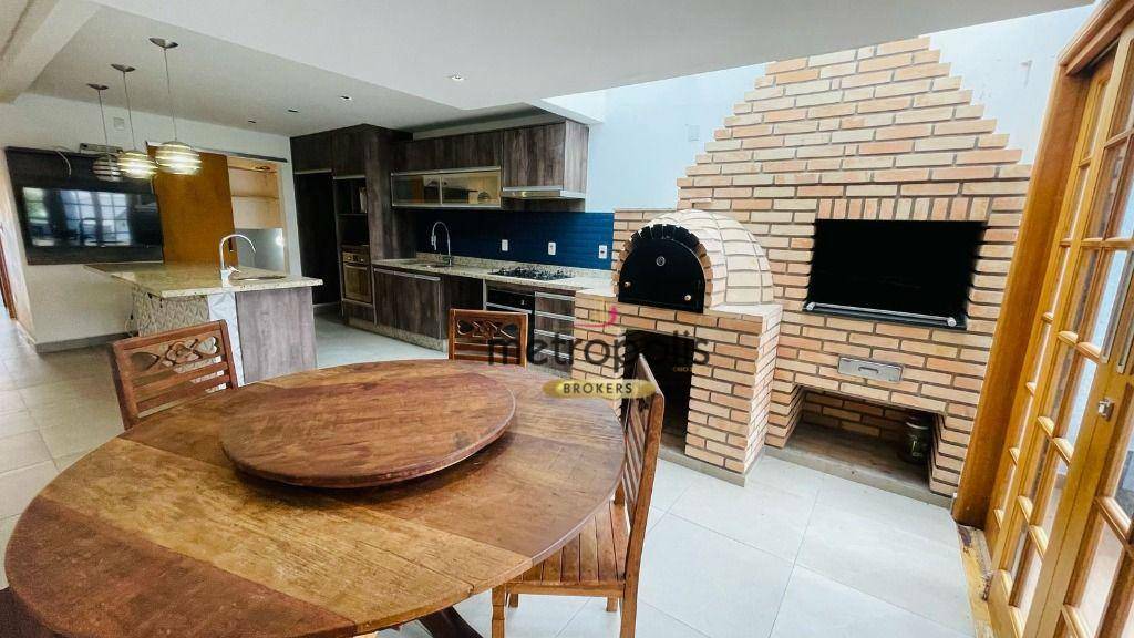 Sobrado para alugar com 3 quartos, 254m² - Foto 1